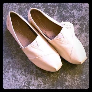 New TOMS Natural Canvas Classic Slip-On - …